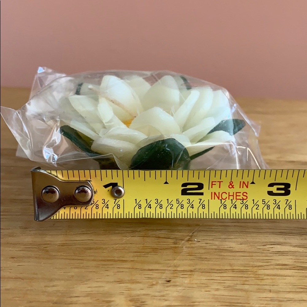 Lotus Flower Floating Candle, Brand New - Picture 3 of 5